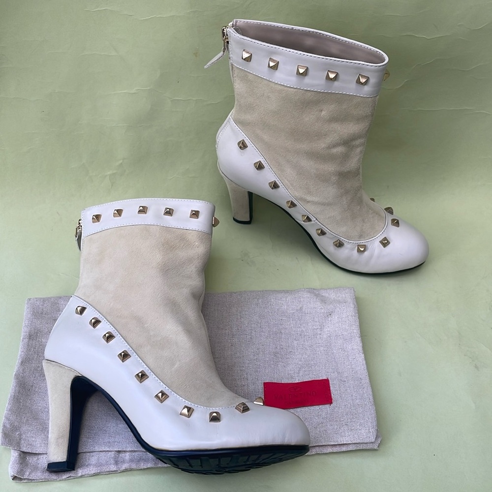 Vintage cream/gold Valentino leather booties with dust bag